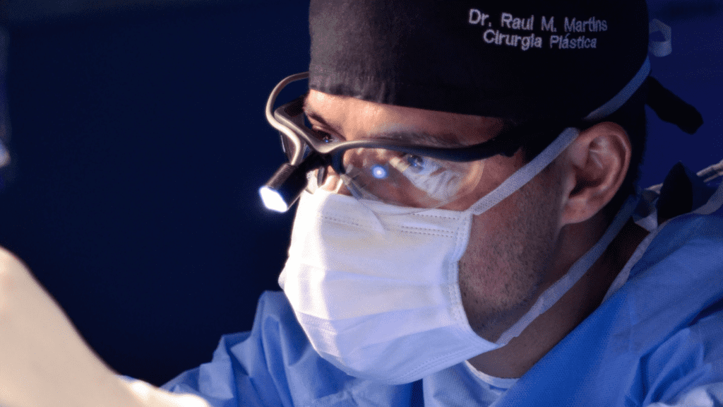 Dr Raul Mendes Martins | Cirurgião Plástico em Curitiba | Lipoaspiração HD Ugraft, Renuvion, Abdominoplastia, Rinoplastia Ultrassônica e Cirurgia Mamária