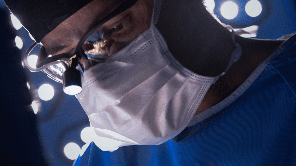 Dr Raul Mendes Martins | Cirurgião Plástico em Curitiba | Lipoaspiração HD Ugraft, Renuvion, Abdominoplastia, Rinoplastia Ultrassônica e Cirurgia Mamária